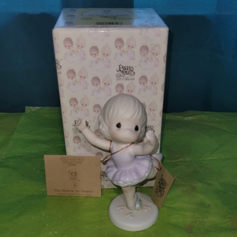 Vintage Precious Moments Figurine in Original Box "You Deserve An Ovation" 1991